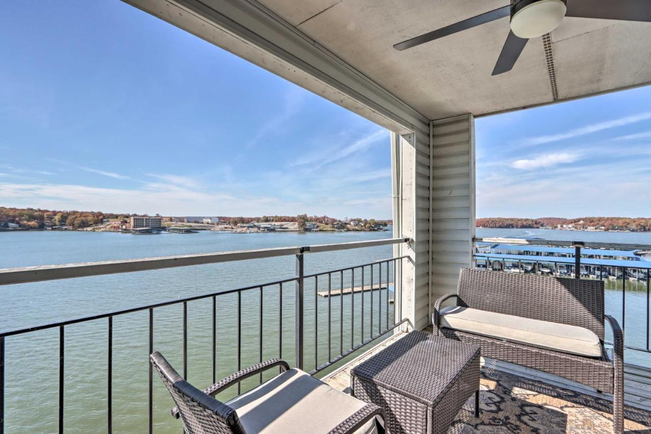 Sunny Osage Beach With Balcony And Lakefront View Екстер'єр фото
