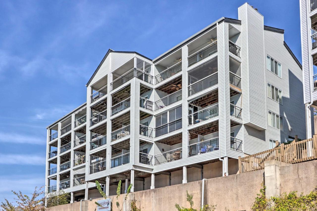 Sunny Osage Beach With Balcony And Lakefront View Екстер'єр фото