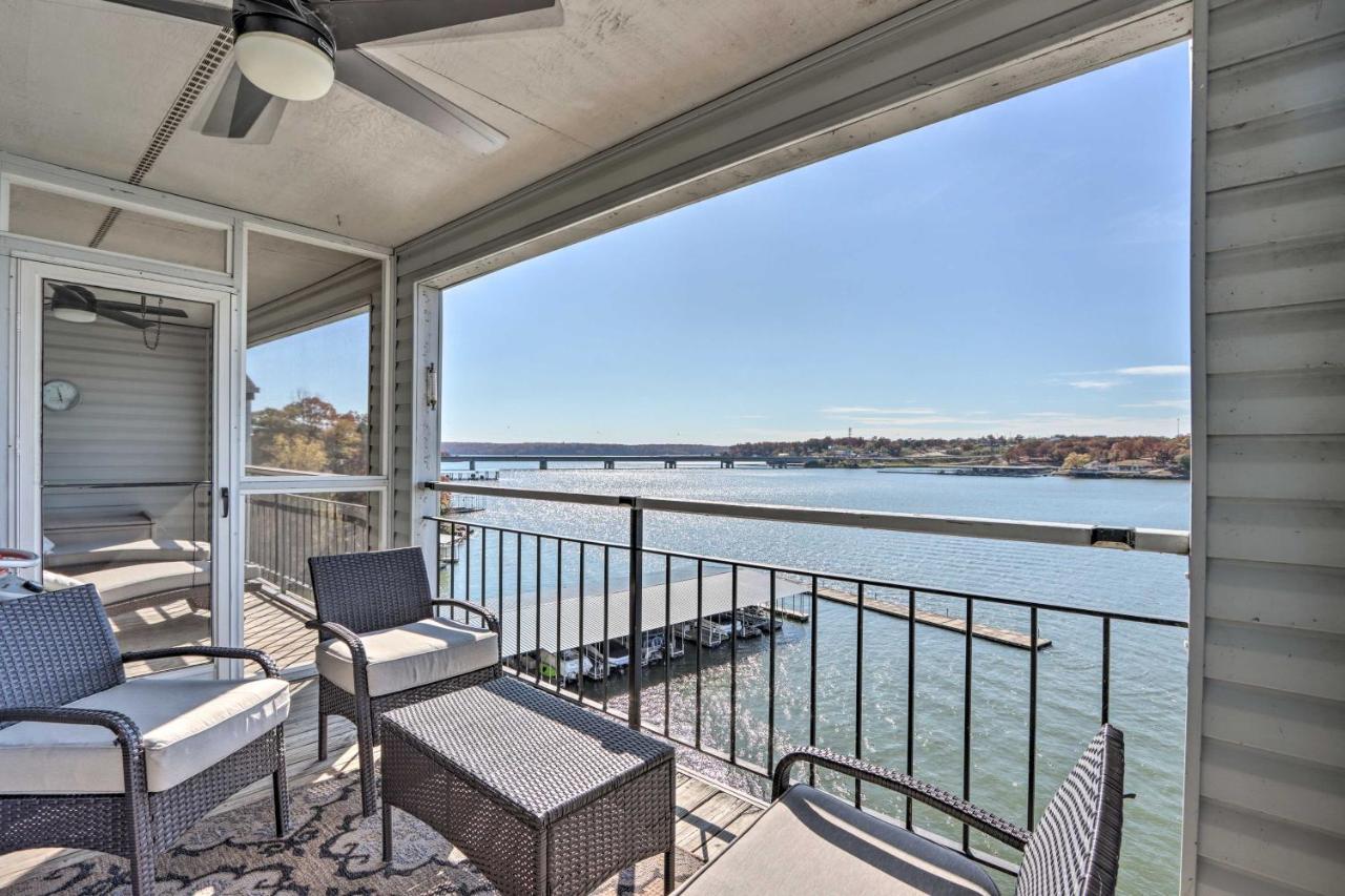Sunny Osage Beach With Balcony And Lakefront View Екстер'єр фото