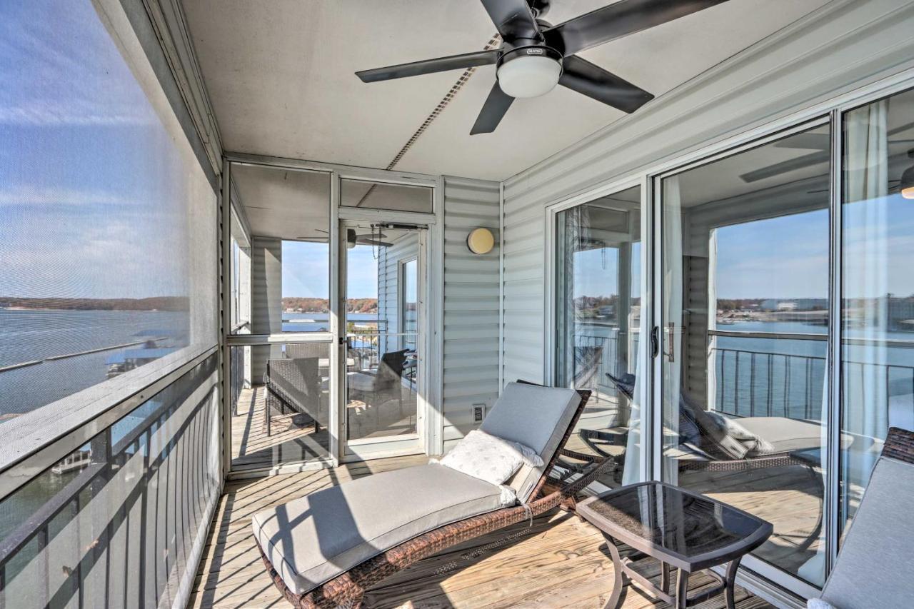 Sunny Osage Beach With Balcony And Lakefront View Екстер'єр фото